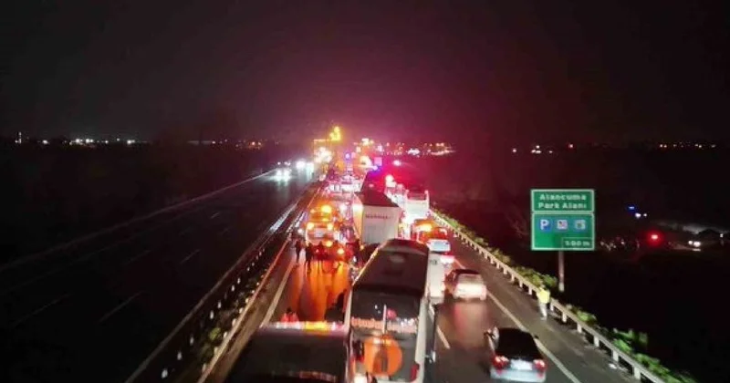 16 машин попали в крупное ДТП в Турции: есть пострадавшие (видео)