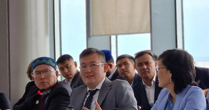 Қазақстанның бейбітшілік бастамаларындағы жаңа рөлі: Президенттің Вашингтон сапары және орта державалар дипломатиясының күшеюі