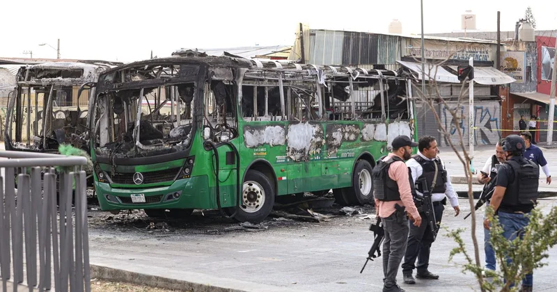 Волна беспорядков захлестнула Мексику после убийства наркобарона: объявлен красный код (фото, видео)