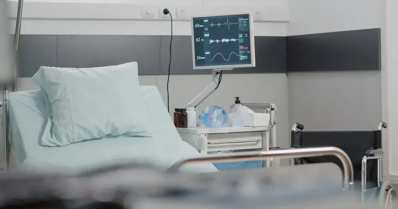 Умерла девушка, попавшая в аварию на снегоходе в Боровом