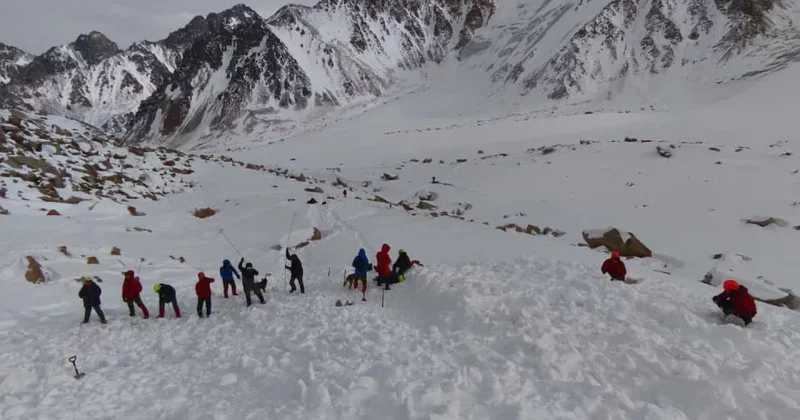 Турист погиб в горах Алматы, попав под лавину