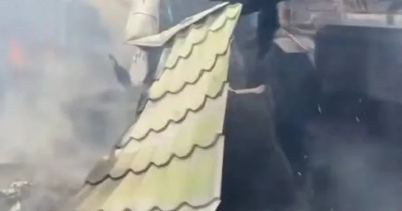 Гараж с авто и квадроциклом внутри загорелся в Акмолинской области (видео)