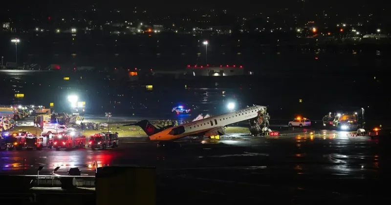 Происшествие с самолётом в аэропорту Нью Йорка: два человека погибли, более 40 пострадали