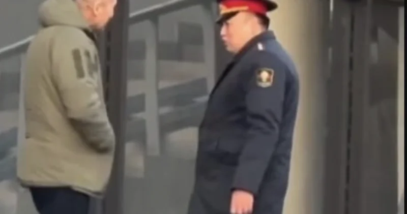 Қоғамдық жерде темекі шеккен: Қырғызстанның ІІМ министріне айыппұл салынды