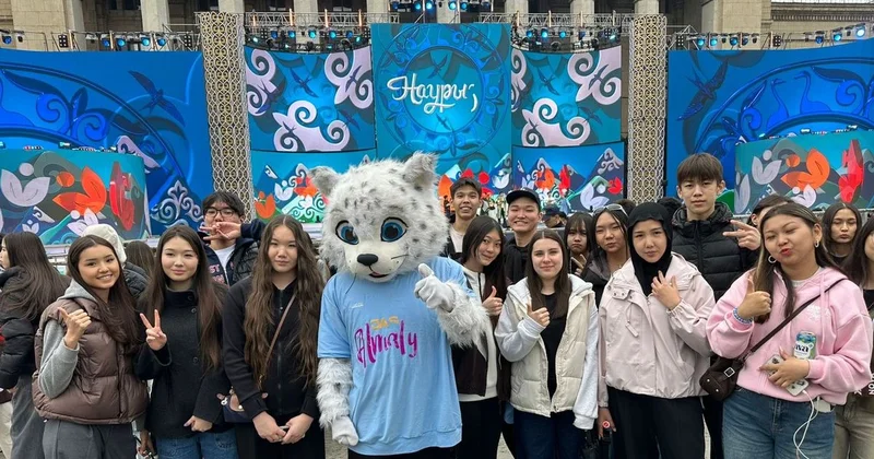 Наурызнама: молодежь Алматы провела концерт и флешмоб в честь Тазару күні