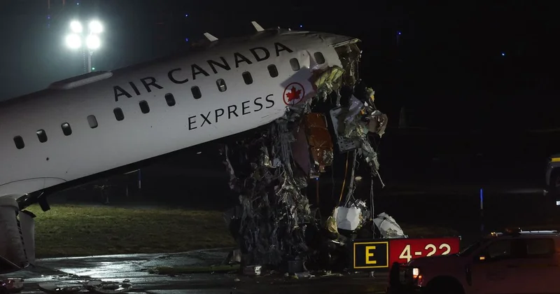 Самолет врезался в пожарную машину в аэропорту Нью Йорка: есть пострадавшие (видео)