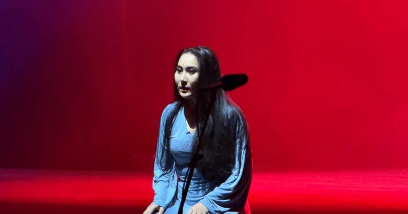 Любовь, жертва и правда: спектакль по мотивам повести Магжана Жумабаева показали в Астане