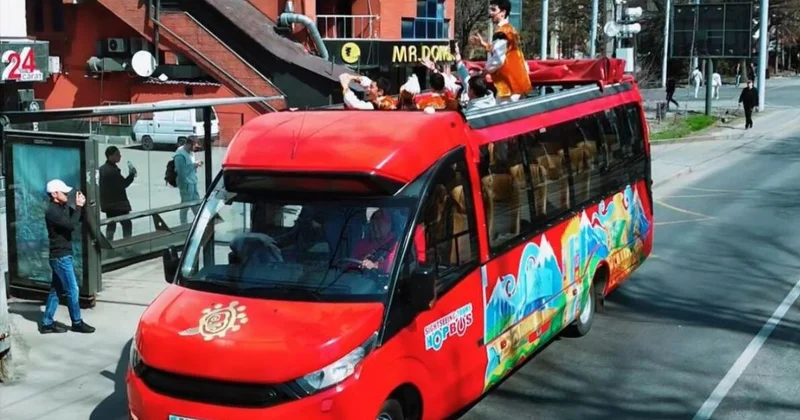 Наурыз на колесах: по Алматы проехал автобус с живой музыкой (ВИДЕО)