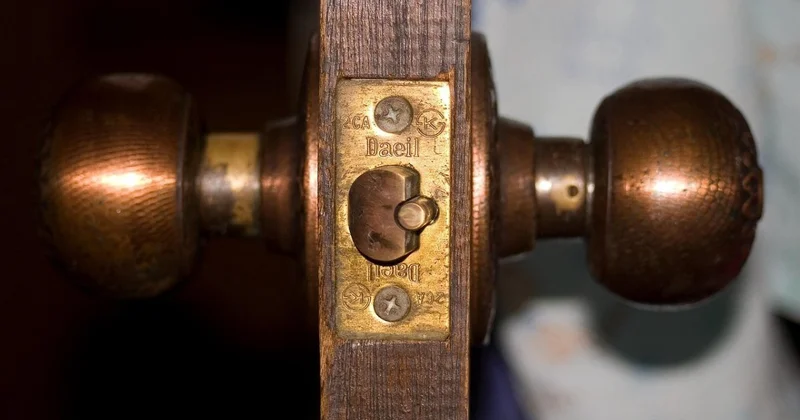 Рука ребенка застряла в дверном проеме в Туркестанской области (ВИДЕО)