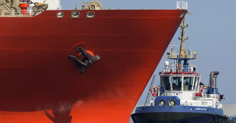 США перехватили иранские танкеры, Тегеран захватил суда в Ормузе