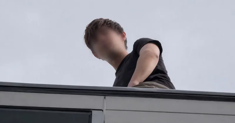 10 суток ареста за попытку суицида получил парень с крыши ЖК Коркем 3