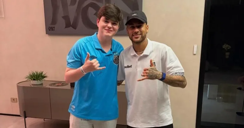 Казахстанский киберспортсмен Molodoy встретился с футболистом Неймаром