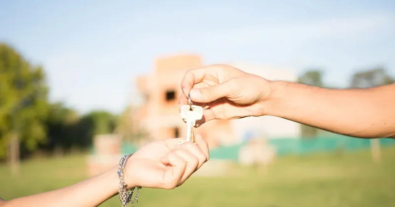 Улучшить систему выдачи жилья детям сиротам в Казахстане призвал сенатор