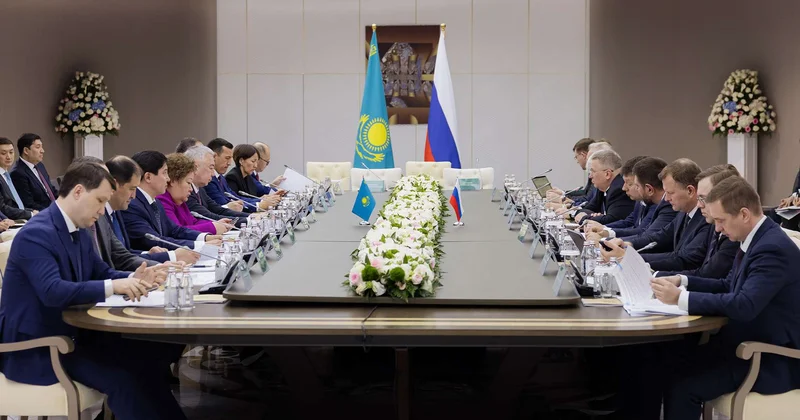 Казахстан и Россия обсудили ключевые вопросы сотрудничества на полях РЭС
