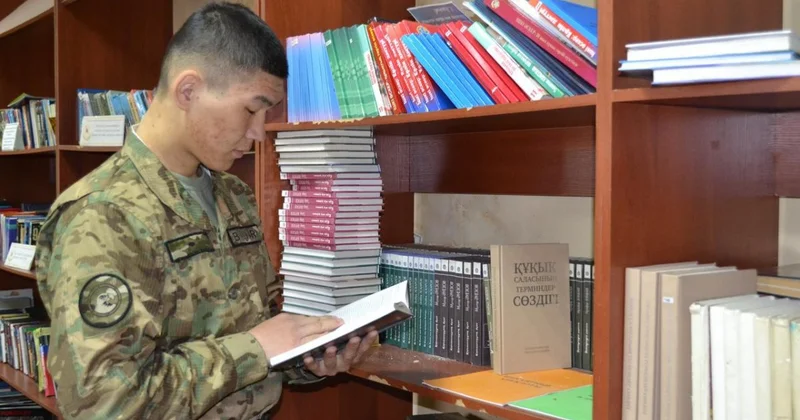 Гвардейцы отметили Национальной день книги в Уральске