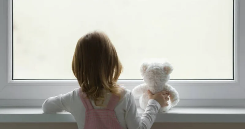 Полиция ата аналарға балаларды терезеден құлаудан қорғау жолдарын ескертті