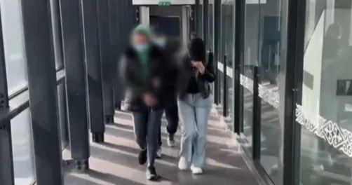 230 мың доллар ұрлаған: күдікке әйел Грекиядан елге экстрадицияланды