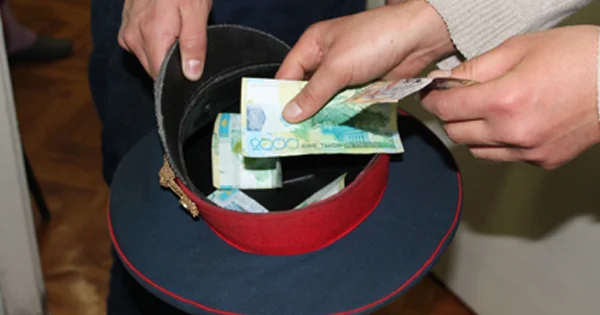 Қостанай облысында пара алған үш полицей ұсталды