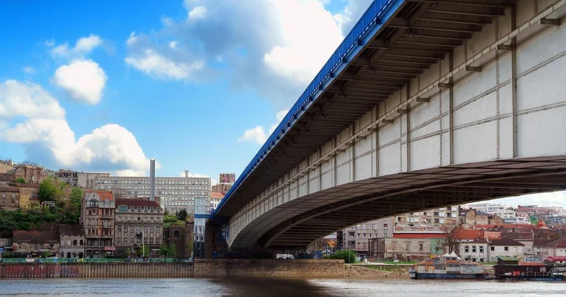 Потратившую 176 млн тенге экс сотрудницу авиакомпании из Казахстана задержали в Сербии