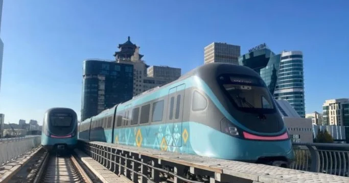 LRT нің бір құрамы бір мезетте 650 жолаушы тасымалдай алады