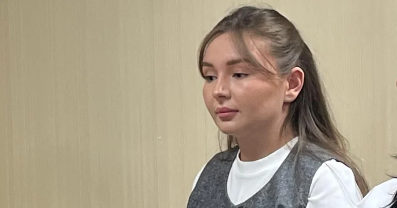 Блогер Жанәбіловтің жұбайы сотта соңғы сөз айтуға келмеді: сот екі сағат уақыт берді