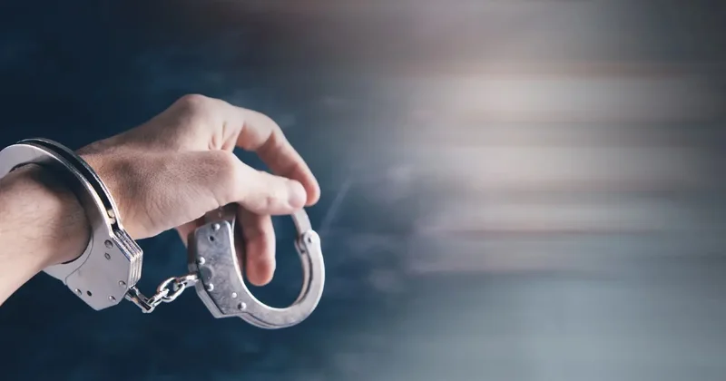 Троих полицейских из Рудного уволили и арестовали