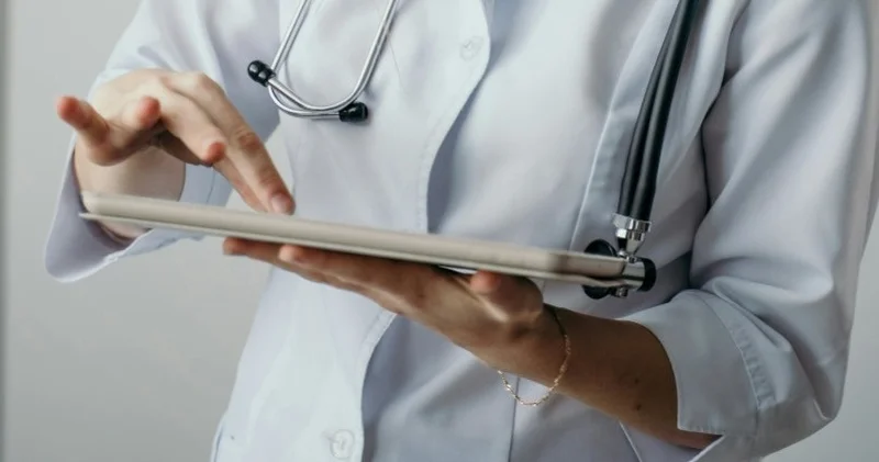 Ғалымдар дабыл қақты: АҚШ та жастар арасында тік ішек обыры күрт өскен