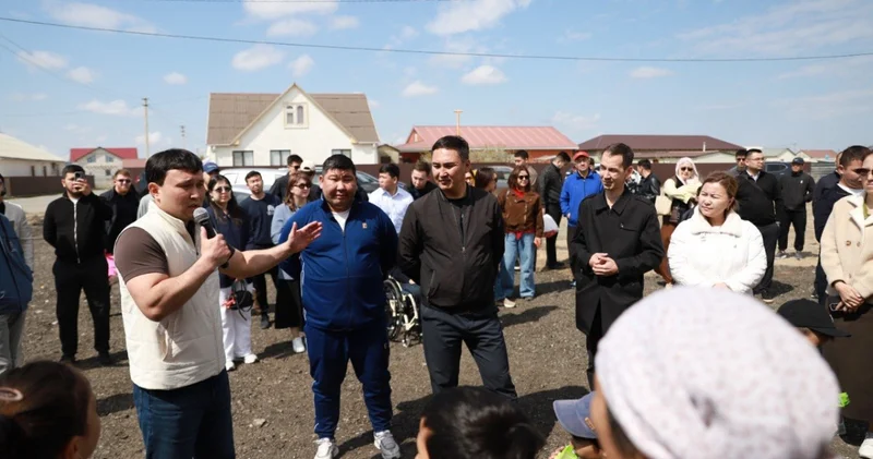 AMANAT партиясының депутаты төрт отбасына баспананың кілтін табыстады