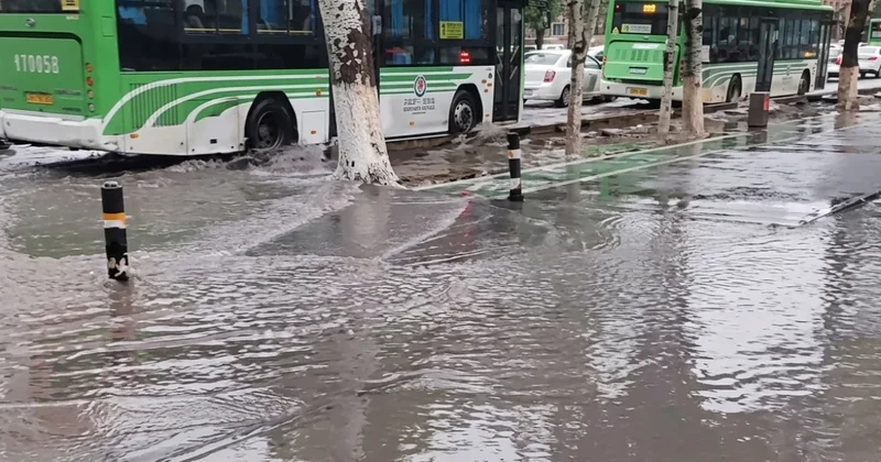 Шымкент превратился в бушующее море после сильного дождя