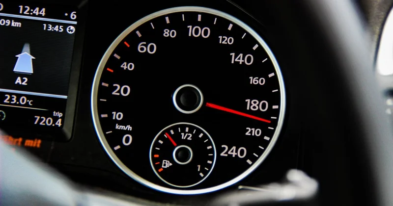 Разогнавшегося до 170 км/ч на мосту водителя наказали в Астане (ВИДЕО)