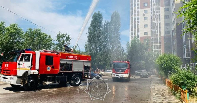 Стало известно количество спасенных при пожаре в многоэтажке в Астане (ВИДЕО)