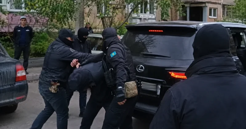 Дорожный конфликт в Актобе закончился похищением человека. Видео