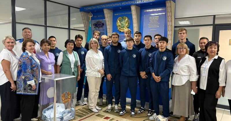 Оқжетпес футболшылары сайлау учаскесіне команда болып келді