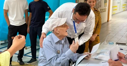 100 летний ветеран ВОВ принял участие в голосовании в Алматы