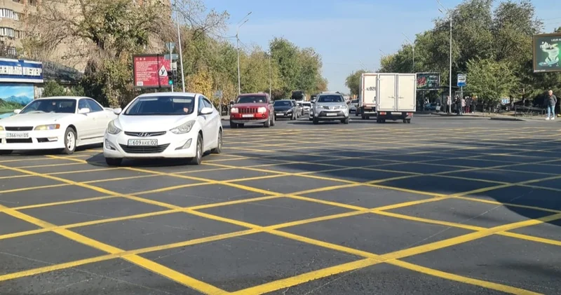 Алматыда вафельді жол таңбасын кесіп өткен жүргізушілерге айыппұл салына ма