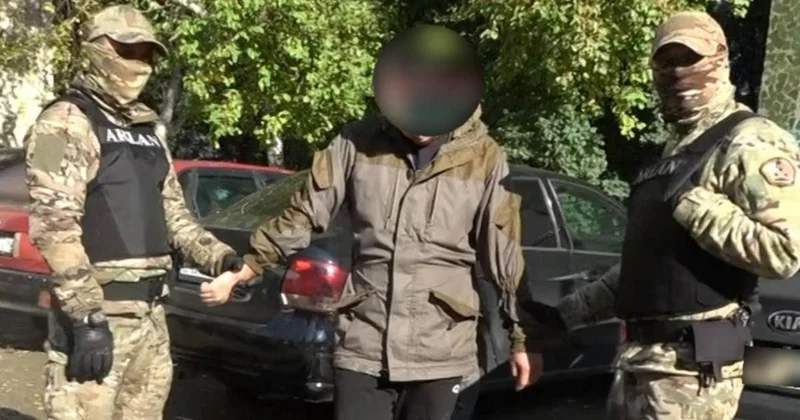 Бойцы спецназа вытащили мужчину из авто в Усть Каменогорске (видео)