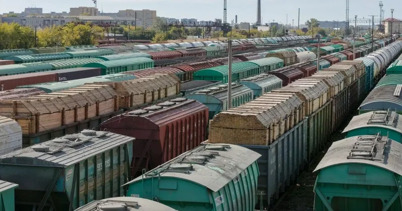 Теміржолдағы жекеменшік жүк вагондары қозғалысты қиындатып тұр ҚТЖ