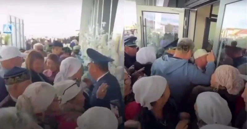 Кіреберістегі қалың топ пен сығылыс: Маңғыстаудағы вокзалдың ашылуы видеоға түсіп қалды
