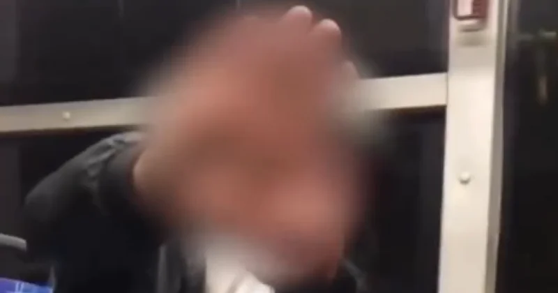 Женщина устроила перепалку в автобусе Алматы и поплатилась (ВИДЕО)