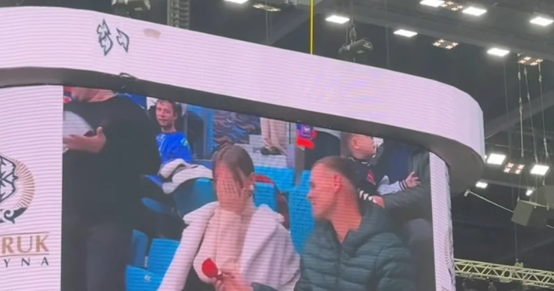 Она сказала: Да! : на хоккейном матче девушке сделали предложение в Астане