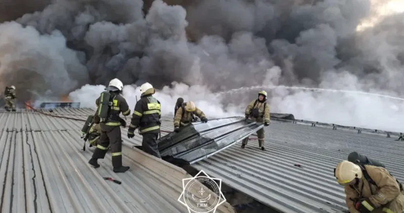 Алматыда ірі өрт сөндіріліп жатыр: 21 техника мен автопоез жұмылдырылды