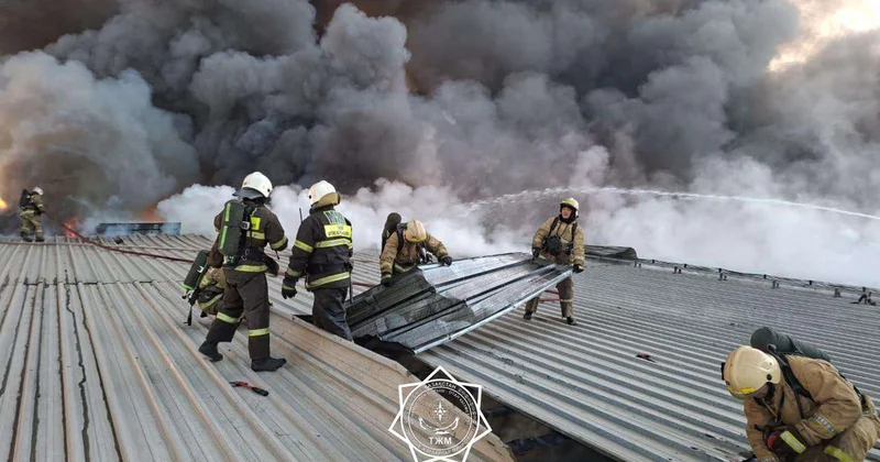 Складское помещение горело в Алматы