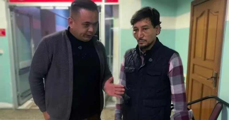 Мұрны мен қолы сынған : Мұқасан Шахзадаев топқа жаңадан қосылған әншіні ұрып тастаған