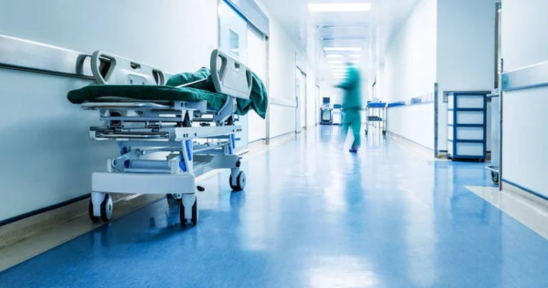 Мұғалім кешіккен оқушыны 100 рет отырып тұрғызды: Бала бірден есінен танып, ауруханада көз жұмды (ВИДЕО)