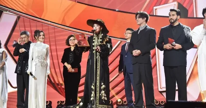 Арманым жоқ . Димаш Құдайберген елімізде өткен Silk Way Star ән байқауын қорытындылады