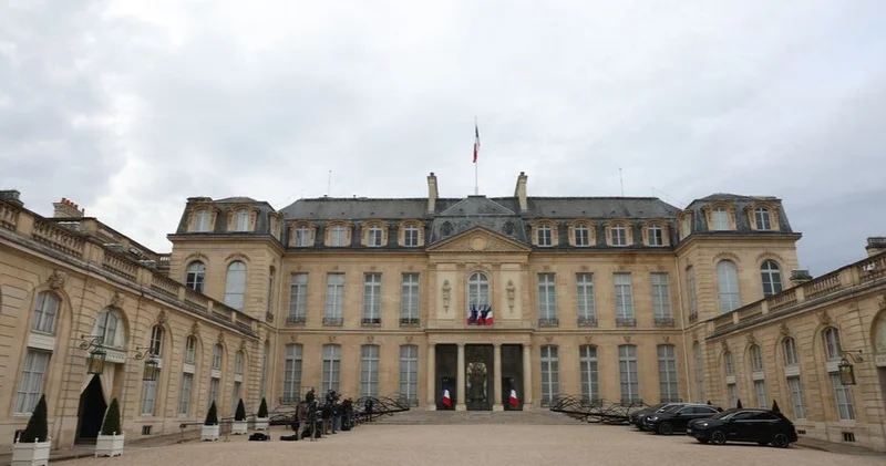 Елисей сарайындағы қымбат ыдыс аяқтардың ұрлануына байланысты жанжал өрши түсті