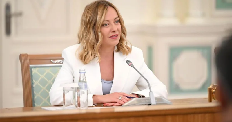 Мешок риса и iPad Зеленского: премьер Италии вытсавила на аукцион подарки от мировых лидеров