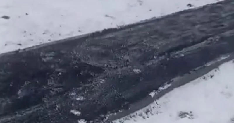 Тротуар посреди зимы заасфальтировали в ЗКО (видео)