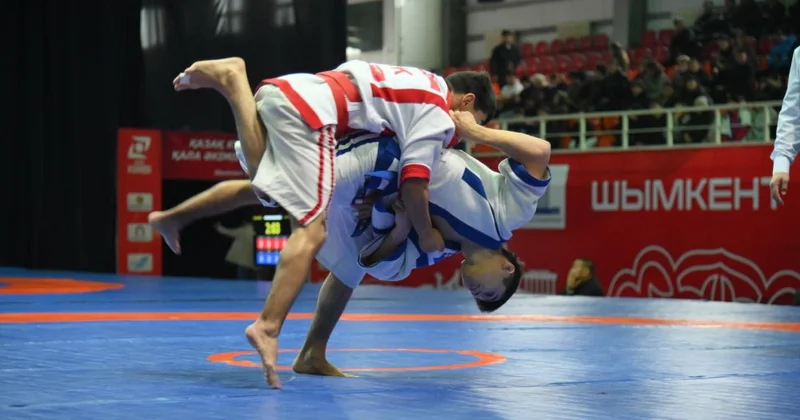 Қазақ күресінен Шымкент қаласы әкімінің Кубогы бәсекесі өтіп жатыр