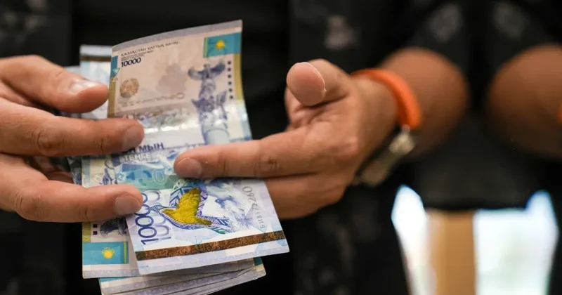 Выбросил мусор на улице? Какой штраф ждет казахстанцев в 2026 году